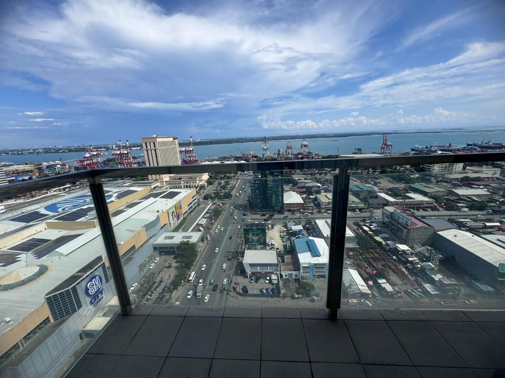 Luxanos Condo Place- Sunvida Tower 세부 외부 사진